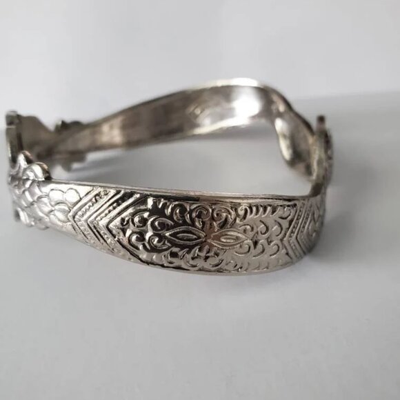 Pewter Snake Reptile Hinge Cuff Bracelet - Picture 4 of 9